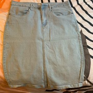 Stretchy knee length denim skirt with small back slit.